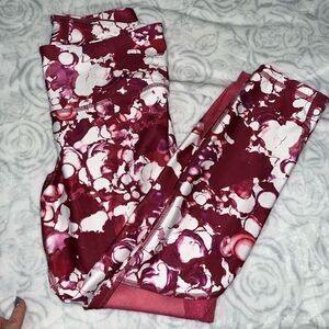 Under Armor workout pants. Yoga pants. legging Size medium. Brick red and white.